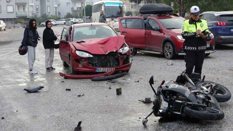 Ehliyetsiz sürücülerin kazası hastanede bitti Ehliyetsiz sürücülerin kazası hastanede bitti