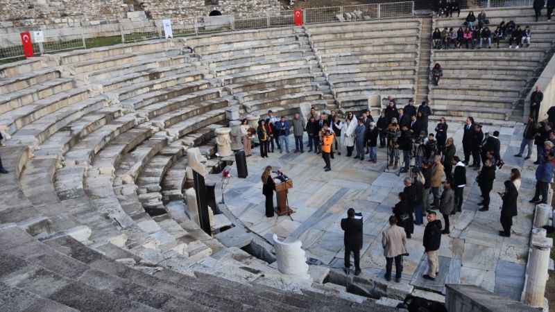 Metropolis Antik Kenti'nde ortaya çıkarılan eserler tanıtıldı Metropolis Antik Kenti'nde ortaya çıkarılan eserler tanıtıldı
