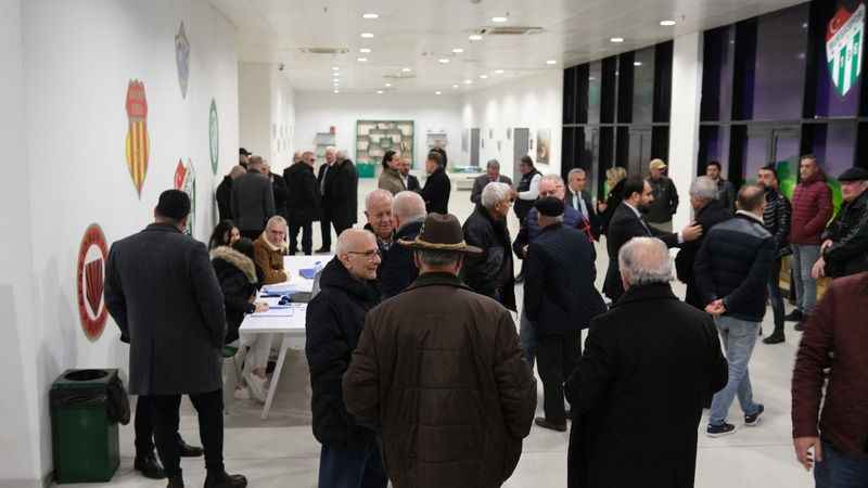 Bursaspor’da olağanüstü kongre ertelendi Bursaspor’da olağanüstü kongre ertelendi
