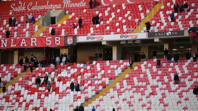 Sosyal medyadan çağrıya rağmen Sivasspor taraftarı takımını yalnız bırakıyor Sosyal medyadan çağrıya rağmen Sivasspor taraftarı takımını yalnız bırakıyor