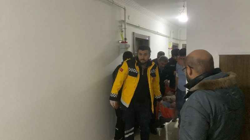 Bileğini kestiği fotoğrafı yollayınca polis harekete geçti Bileğini kestiği fotoğrafı yollayınca polis harekete geçti