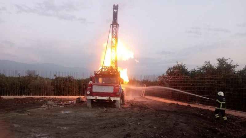 Sondaj yapılırken yangın çıktı Sondaj yapılırken yangın çıktı