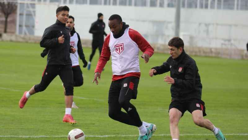 Sivasspor, Antalyaspor maçı hazırlıklarını tamamladı Sivasspor, Antalyaspor maçı hazırlıklarını tamamladı