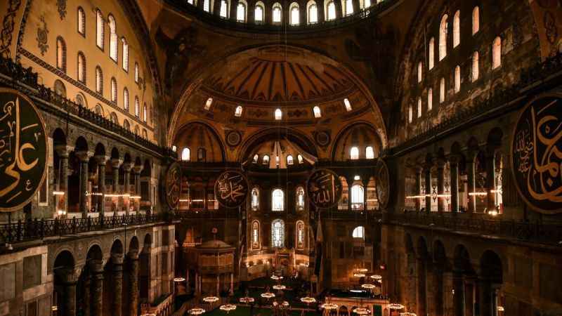 Ayasofya'nın galeri katı ücretine vatandaşlardan tepki Ayasofya'nın galeri katı ücretine vatandaşlardan tepki