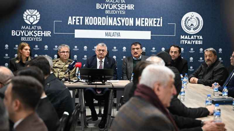 Malatya’da Afet Koordinasyon Toplantısı saat 04.17’de toplandı Malatya’da Afet Koordinasyon Toplantısı saat 04.17’de toplandı