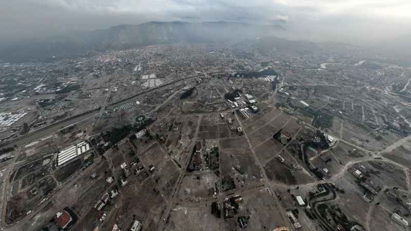 Depremin ortaya çıkarttığı hasar 1 yıl sonra görüntülendi Depremin ortaya çıkarttığı hasar 1 yıl sonra görüntülendi