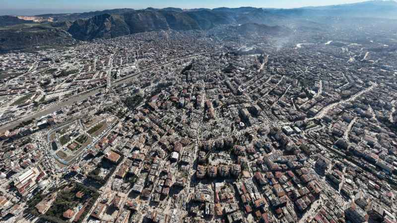 Depremin ortaya çıkarttığı hasar 1 yıl sonra görüntülendi Depremin ortaya çıkarttığı hasar 1 yıl sonra görüntülendi