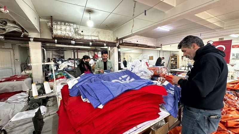 Matbaa ve bayrak üreticilerinde seçim yoğunluğu Matbaa ve bayrak üreticilerinde seçim yoğunluğu