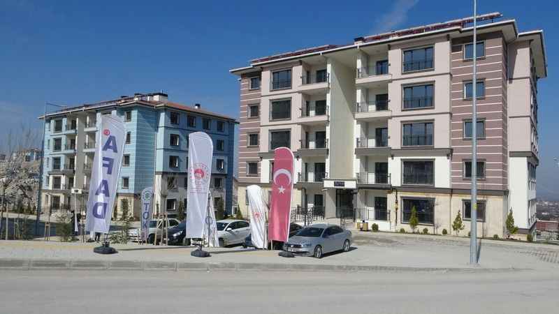 Depremzedeler konutlarına kavuşuyor Depremzedeler konutlarına kavuşuyor