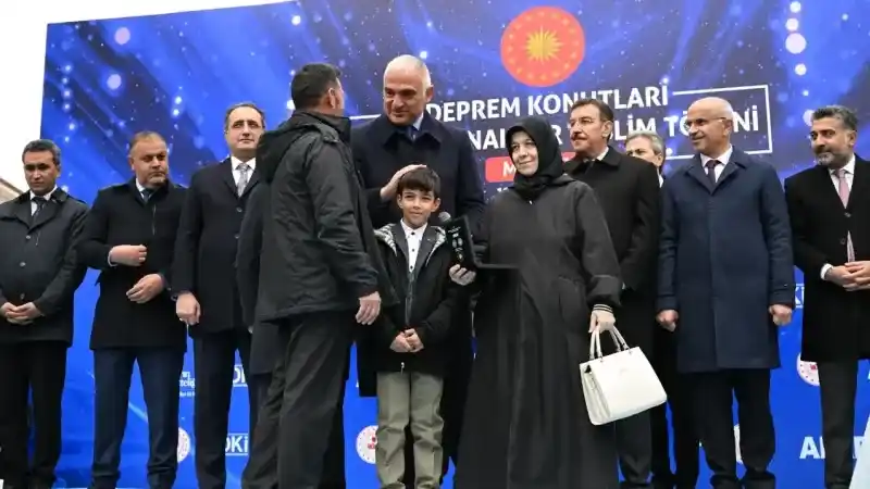 Malatya’da bin 700 konut hak sahiplerine teslim edildi Malatya’da bin 700 konut hak sahiplerine teslim edildi