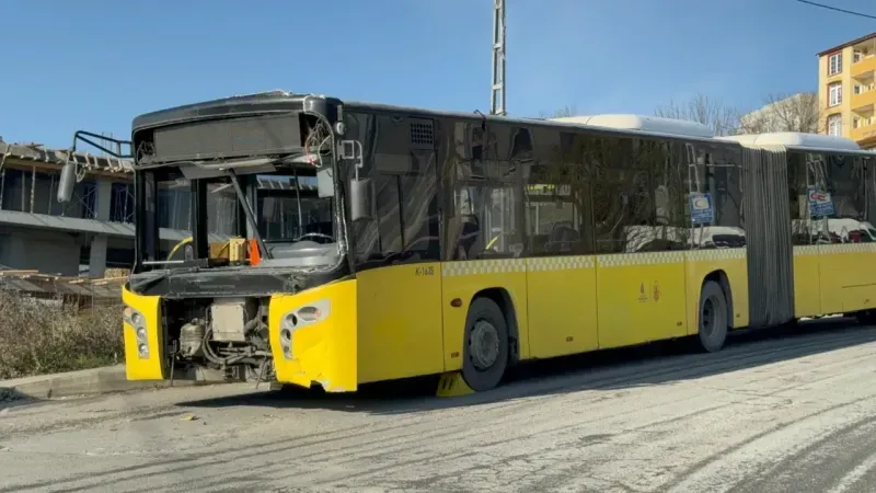 İETT otobüsleri kazaya karıştı: 4 yaralı İETT otobüsleri kazaya karıştı: 4 yaralı