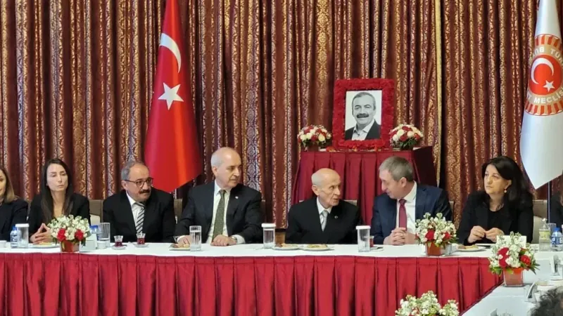 MHP Lideri Bahçeli, Sırrı Süreyya Önder için düzenlenen anma programına katıldı MHP Lideri Bahçeli, Sırrı Süreyya Önder için düzenlenen anma programına katıldı