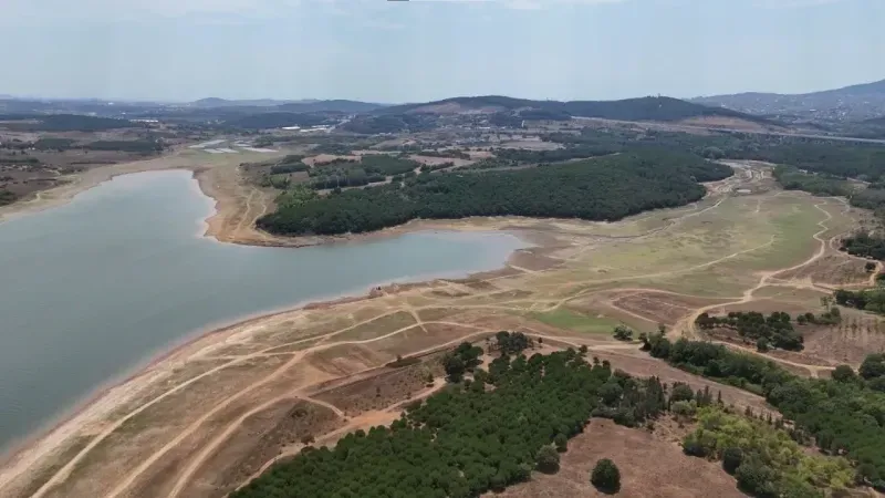 İstanbul’un barajlarındaki su seviyelerinde kritik düşüş yaşanıyor İstanbul’un barajlarındaki su seviyelerinde kritik düşüş yaşanıyor