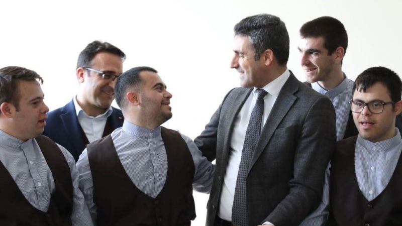 Down Sendromlu Halay Ekibi Coşturdu Down Sendromlu Halay Ekibi Coşturdu