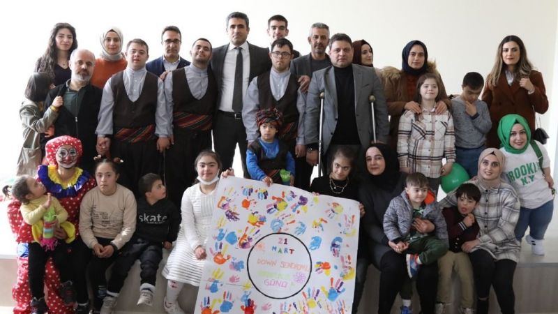 Down Sendromlu Halay Ekibi Coşturdu Down Sendromlu Halay Ekibi Coşturdu