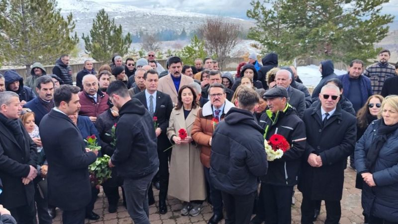 Aşık Veysel Mezarı Başında Anıldı Aşık Veysel Mezarı Başında Anıldı