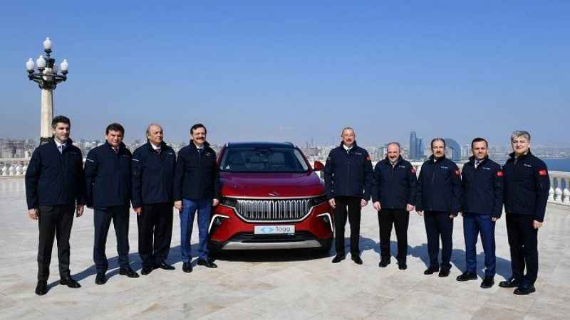 Aliyev, yerli otomobil Togg'u teslim aldı Aliyev, yerli otomobil Togg'u teslim aldı