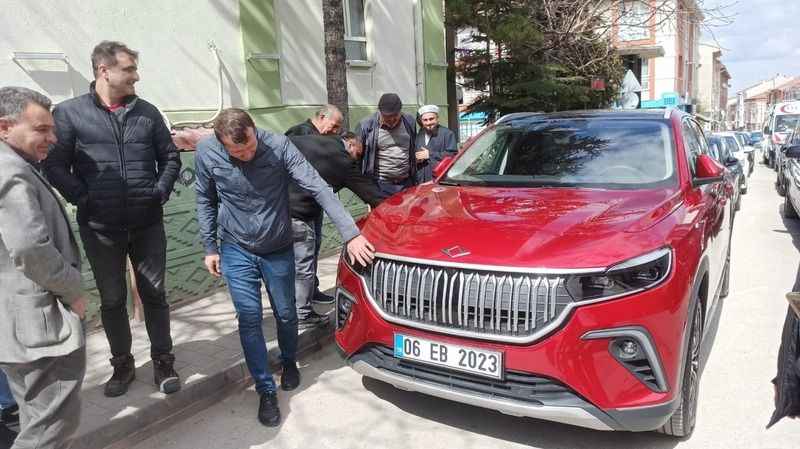 Enerji Bakanı'nın TOGG'una yoğun ilgi  Enerji Bakanı'nın TOGG'una yoğun ilgi
