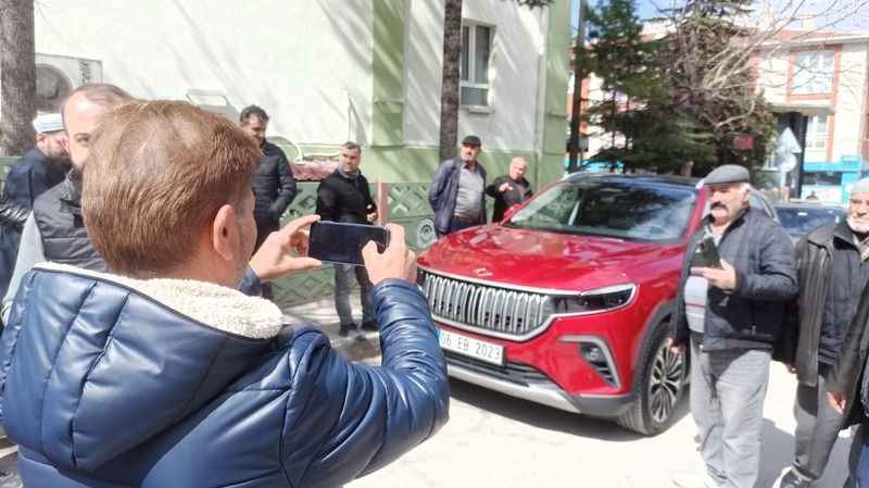 Enerji Bakanı'nın TOGG'una yoğun ilgi  Enerji Bakanı'nın TOGG'una yoğun ilgi