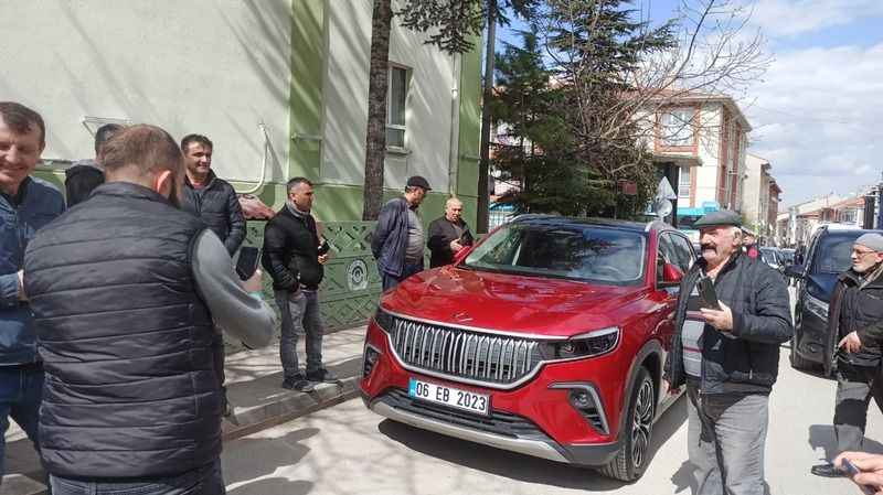 Enerji Bakanı'nın TOGG'una yoğun ilgi  Enerji Bakanı'nın TOGG'una yoğun ilgi