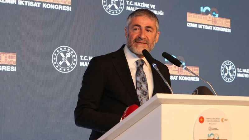 Otoparka dönüştürülen İzmir İktisat Kongresi yeniden inşa edildi Otoparka dönüştürülen İzmir İktisat Kongresi yeniden inşa edildi