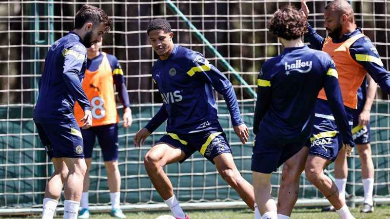 Fenerbahçe, Sivasspor maçı hazırlıklarını tamamladı Fenerbahçe, Sivasspor maçı hazırlıklarını tamamladı