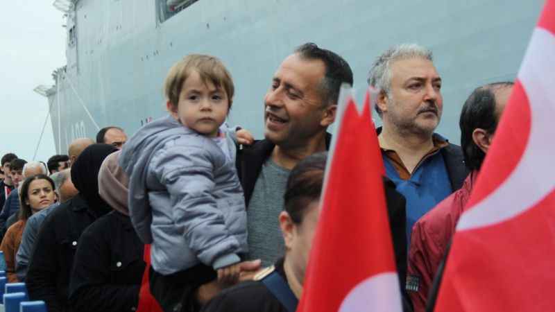 TCG Anadolu İzmir'de ziyaretçi akınına uğruyor TCG Anadolu İzmir'de ziyaretçi akınına uğruyor