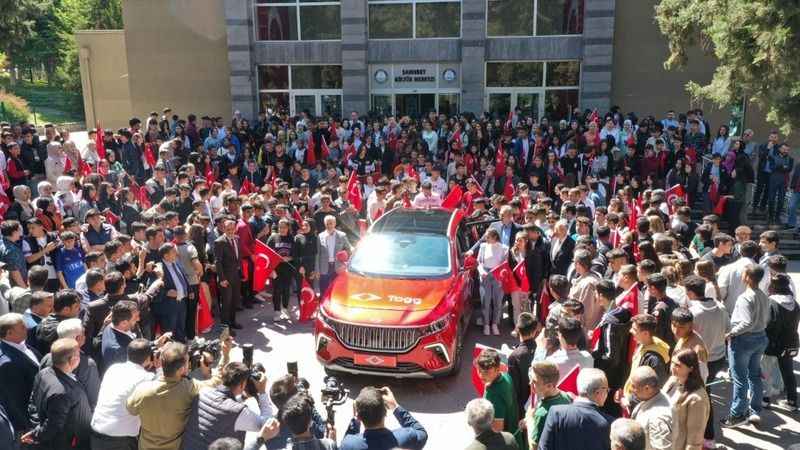 Öğrencilere TOGG sürprizi Öğrencilere TOGG sürprizi