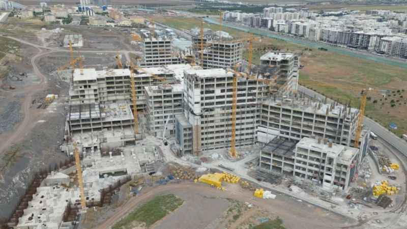 Şanlıurfa Şehir Hastanesi'nde sona yaklaşılıyor Şanlıurfa Şehir Hastanesi'nde sona yaklaşılıyor