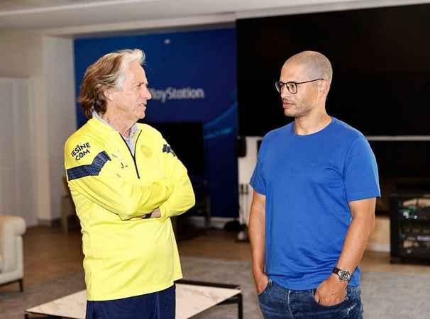 Alex de Souza’dan, Fenerbahçe'ye ziyaret Alex de Souza’dan, Fenerbahçe'ye ziyaret