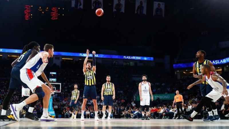 Anadolu Efes, Fenerbahçe'yi eledi Anadolu Efes, Fenerbahçe'yi eledi