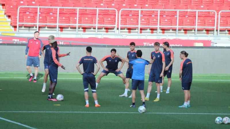 Başakşehir, Fenerbahçe maçı hazırlıklarını tamamladı Başakşehir, Fenerbahçe maçı hazırlıklarını tamamladı