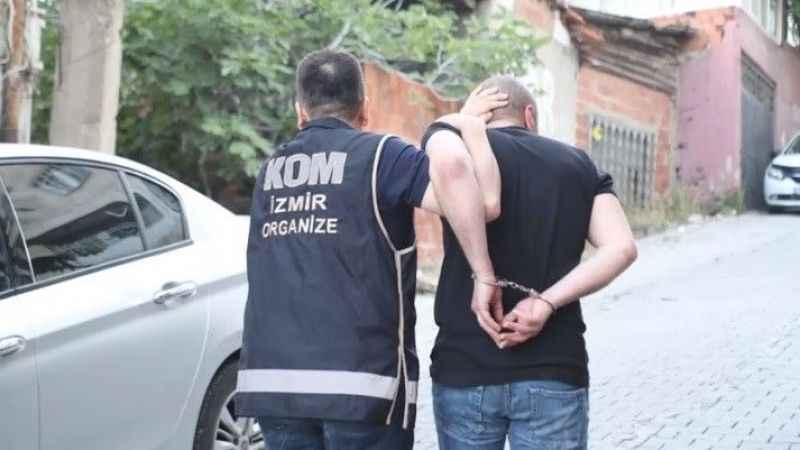 İzmir'de mafya yapılanmasına "Kukla" Operasyonu: 28 gözaltı İzmir'de mafya yapılanmasına "Kukla" Operasyonu: 28 gözaltı