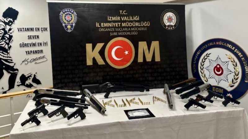 İzmir'de mafya yapılanmasına "Kukla" Operasyonu: 28 gözaltı İzmir'de mafya yapılanmasına "Kukla" Operasyonu: 28 gözaltı