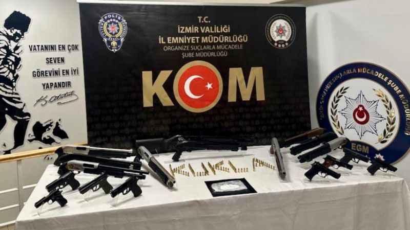 İzmir'de mafya yapılanmasına "Kukla" Operasyonu: 28 gözaltı İzmir'de mafya yapılanmasına "Kukla" Operasyonu: 28 gözaltı