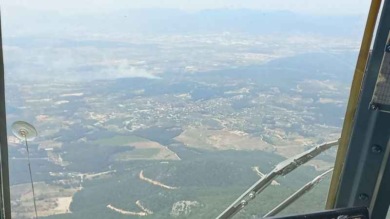 İzmir'de orman yangını: 5 helikopter, 2 uçak bölgede İzmir'de orman yangını: 5 helikopter, 2 uçak bölgede