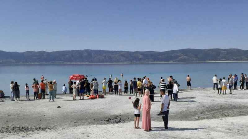 Salda Gölü’nde boğulma vakası: 1 çocuk kurtarıldı, 1 çocuk kayıp Salda Gölü’nde boğulma vakası: 1 çocuk kurtarıldı, 1 çocuk kayıp