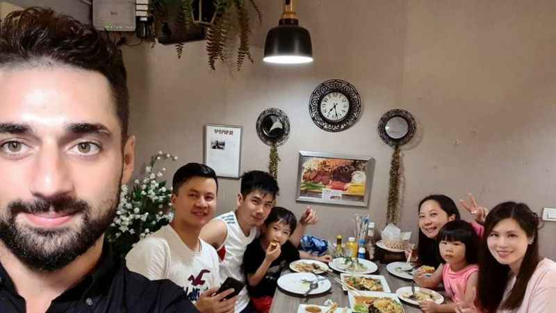 Tatil için gittiği Phuket’in en ünlü restoranının sahibi oldu Tatil için gittiği Phuket’in en ünlü restoranının sahibi oldu