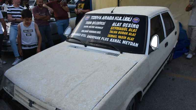 Aracı modifiye edip pirinç taneleri ile kapladılar Aracı modifiye edip pirinç taneleri ile kapladılar