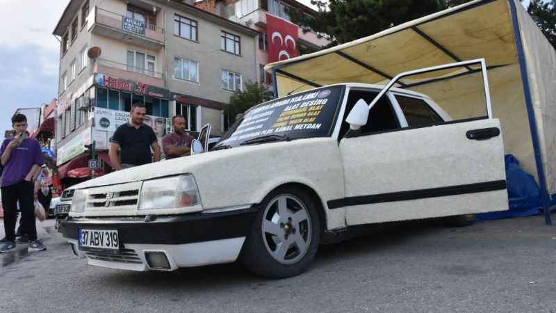 Aracı modifiye edip pirinç taneleri ile kapladılar Aracı modifiye edip pirinç taneleri ile kapladılar