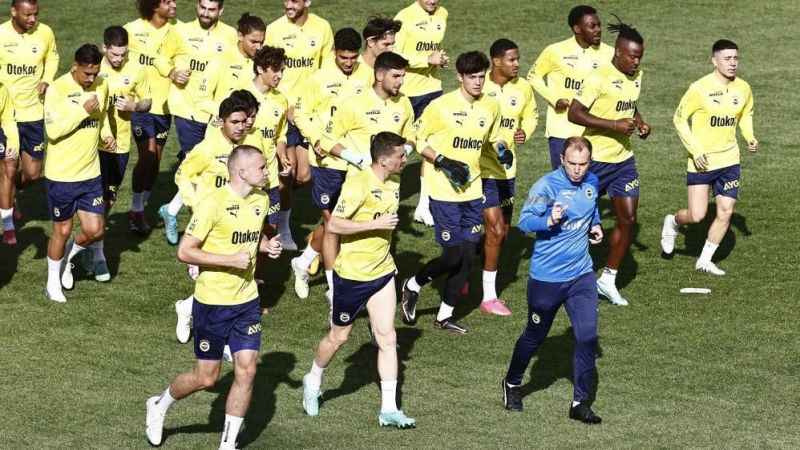 Fenerbahçe, Rusya kampının ilk antrenmanını yaptı Fenerbahçe, Rusya kampının ilk antrenmanını yaptı