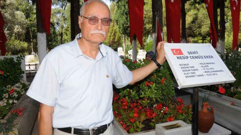 15 Temmuz şehidi polis memuru Eker'in babası: "Allah onları cehennem ateşinde yaksın" 15 Temmuz şehidi polis memuru Eker'in babası: "Allah onları cehennem ateşinde yaksın"