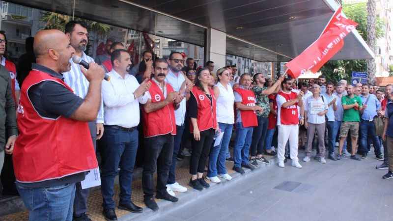 Karşıyaka Belediyesinde maaş krizi sürüyor Karşıyaka Belediyesinde maaş krizi sürüyor