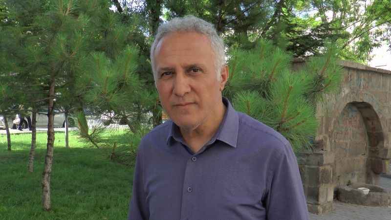 Kaldırımdaki ot yangınından belediyeler sorumlu Kaldırımdaki ot yangınından belediyeler sorumlu