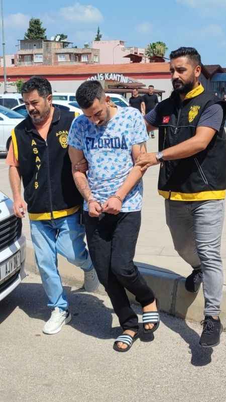 Dolmuş sürücüsünü öldürdü, yakalanmamak için eşkalini değiştirdi Dolmuş sürücüsünü öldürdü, yakalanmamak için eşkalini değiştirdi