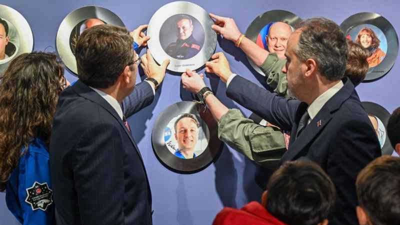 SpaceX ile uzay yolculuğu Bursa'da heyecanla izlendi SpaceX ile uzay yolculuğu Bursa'da heyecanla izlendi