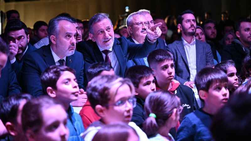 SpaceX ile uzay yolculuğu Bursa'da heyecanla izlendi SpaceX ile uzay yolculuğu Bursa'da heyecanla izlendi