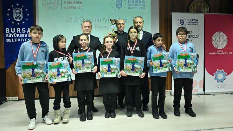 Bursa'da Zeka Oyunları Süper Ligi ödül töreniyle final yaptı Bursa'da Zeka Oyunları Süper Ligi ödül töreniyle final yaptı