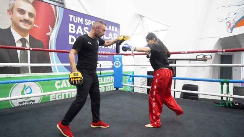 Çayırova'da çocuklar ve gençler, sporun keyfini çıkarıyor