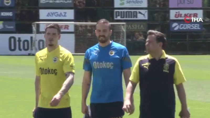 Ryan Kent, "Başarılar ve kupalar isteyen bir kulüp sizi istediği zaman kabul ediyorsunuz" Ryan Kent, "Başarılar ve kupalar isteyen bir kulüp sizi istediği zaman kabul ediyorsunuz"